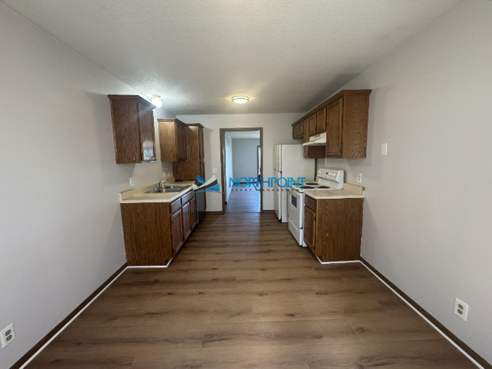 1302 Holly Hock Dr - Photo 6 of 17