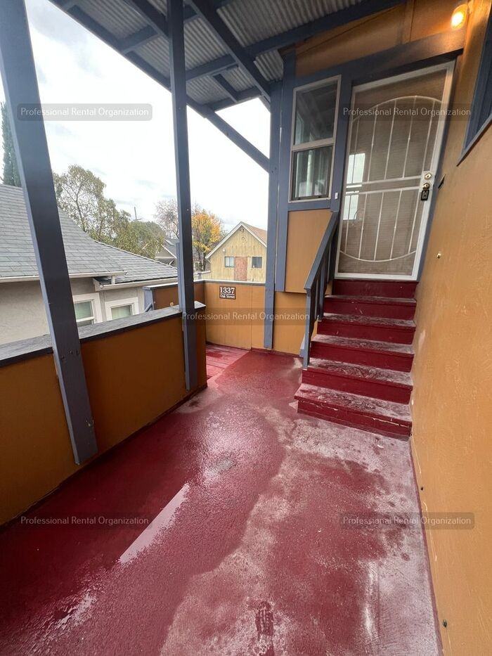 1337 Oak St - Photo 4 of 26