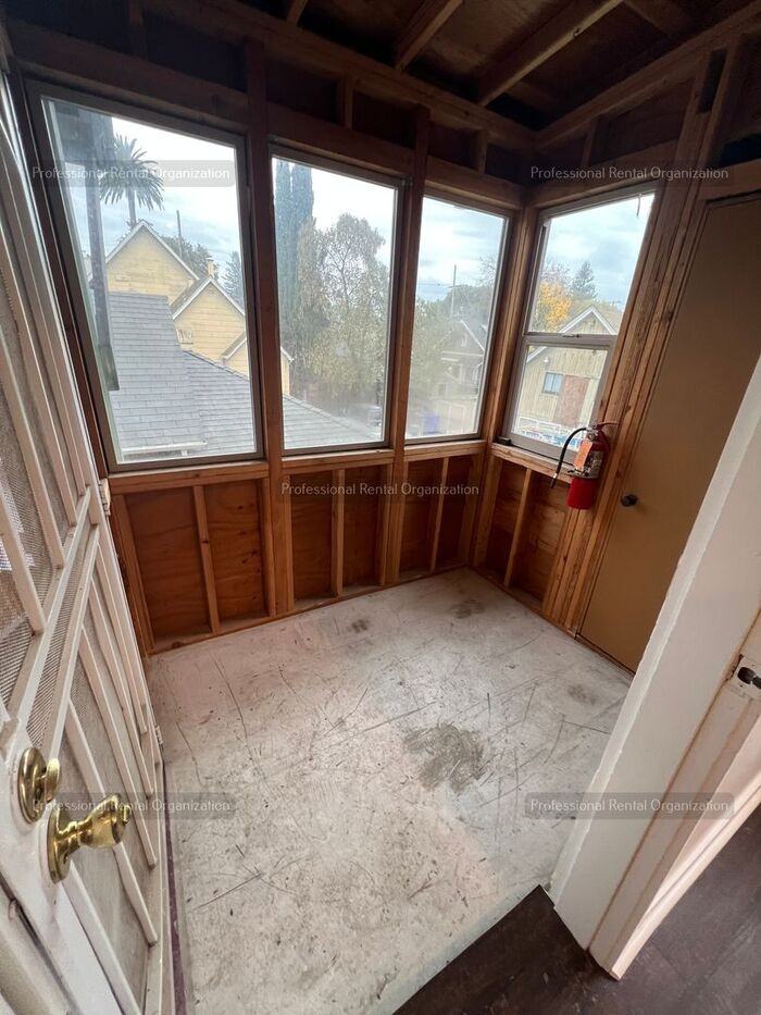 1337 Oak St - Photo 6 of 26