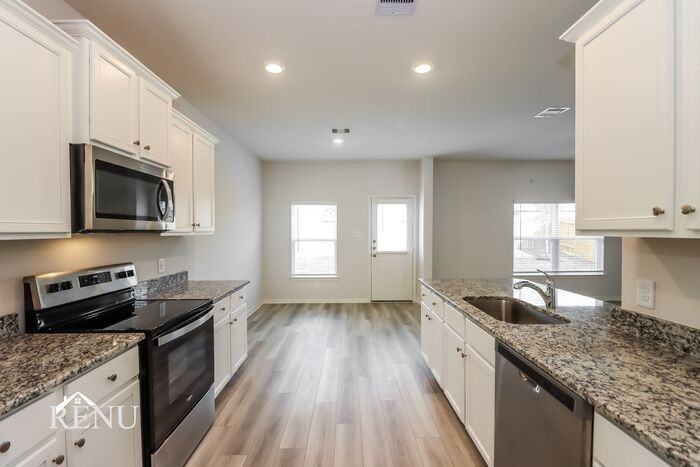 10445 Sweetwater Creek Dr - Photo 5 of 25