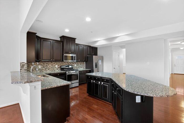 108 Pollen Dr - Photo 4 of 17