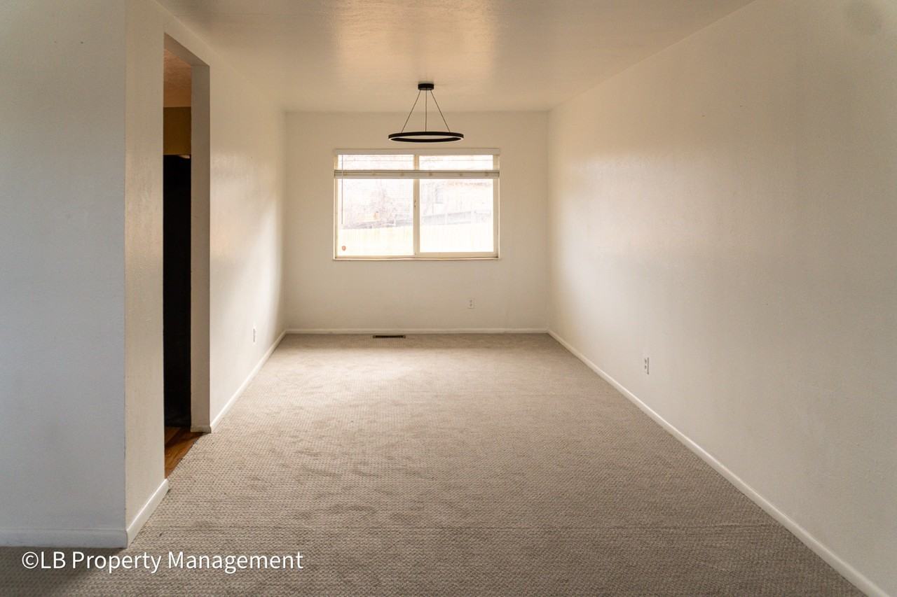 8150 E Linvale Pl - Photo 7 of 20