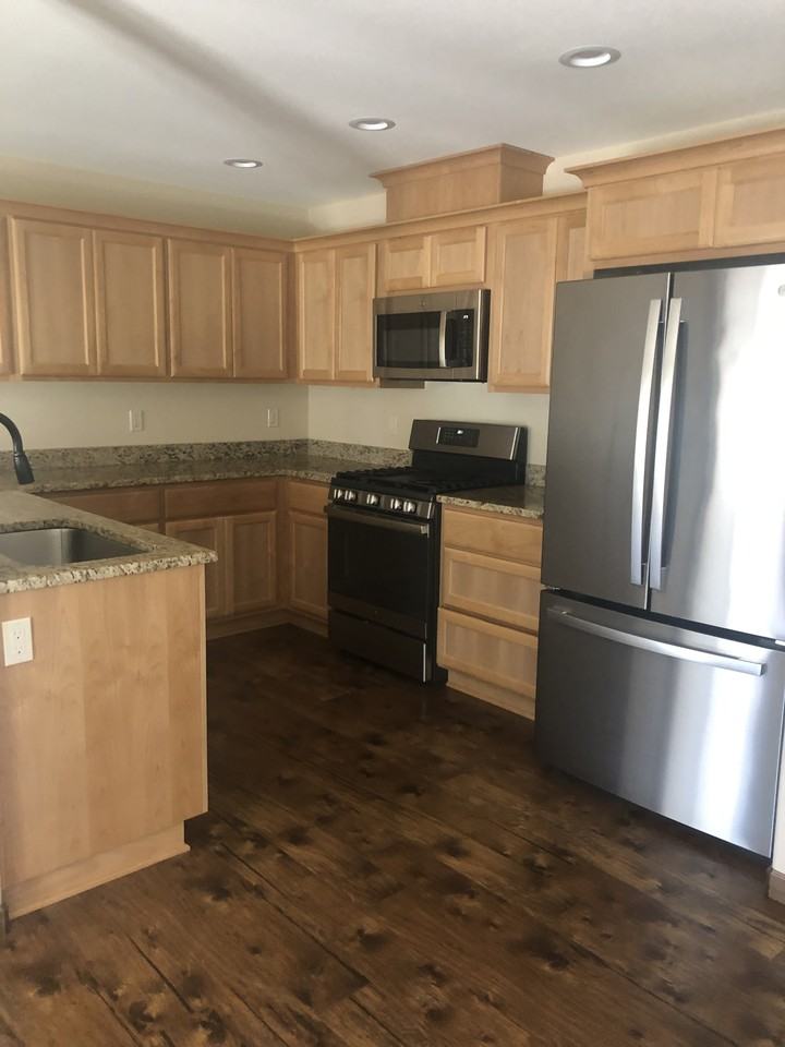 1017 Sw Juniper Gardens Ln #B - Photo 5 of 6