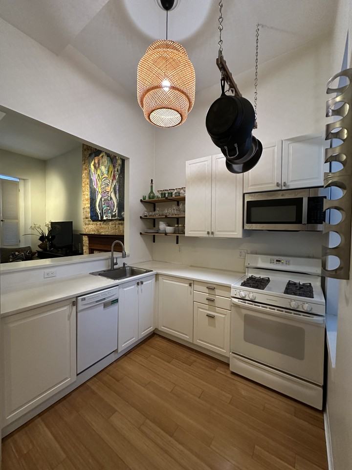 602 Lockhart St #5 - Photo 2 of 7