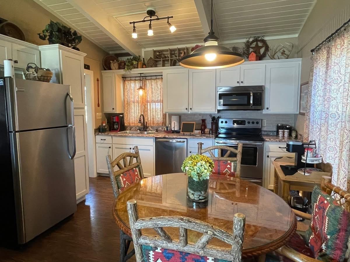 1114 W 17th St #NA - Photo 5 of 16