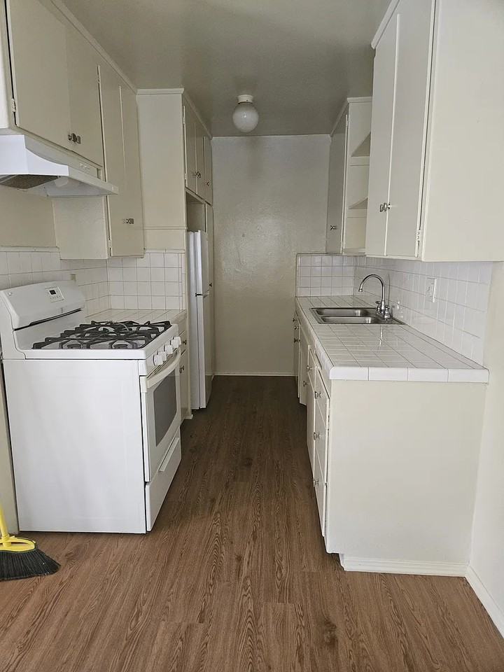 5711 La Mirada Ave #1 - Photo 4 of 7