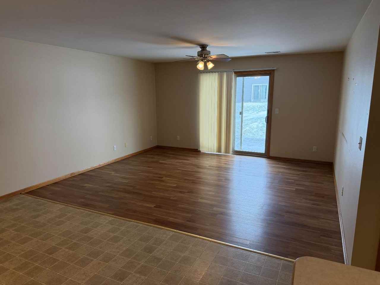 433 Sarah Cir - Photo 5 of 10