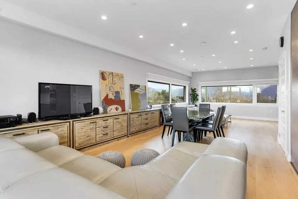 3206 East 5th Avenue - Photo 2 of 29