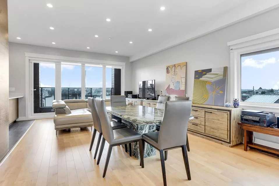 3206 East 5th Avenue - Photo 3 of 29