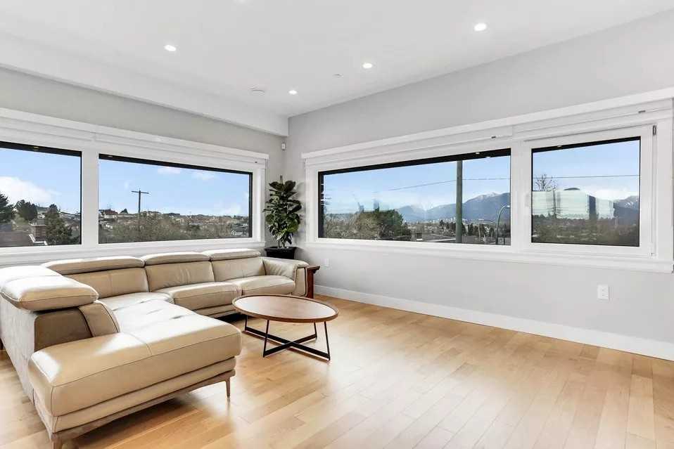 3206 East 5th Avenue - Photo 4 of 29