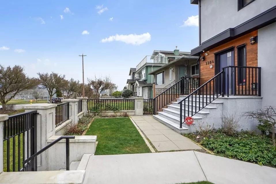 3206 East 5th Avenue - Photo 5 of 29