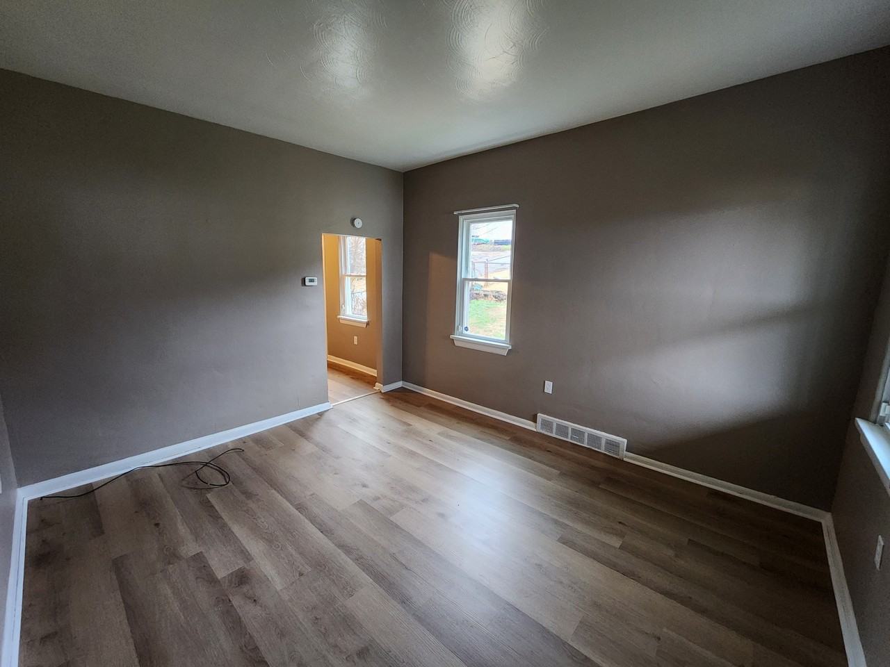 433 28th Street - Rear Right - Photo 2 of 7