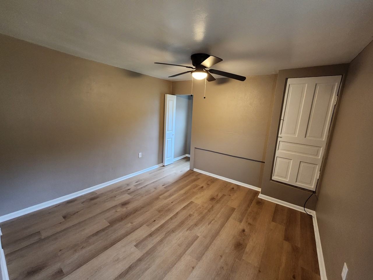 433 28th Street - Rear Right - Photo 4 of 7