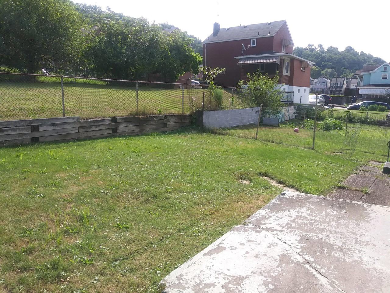 433 28th Street - Rear Right - Photo 7 of 7