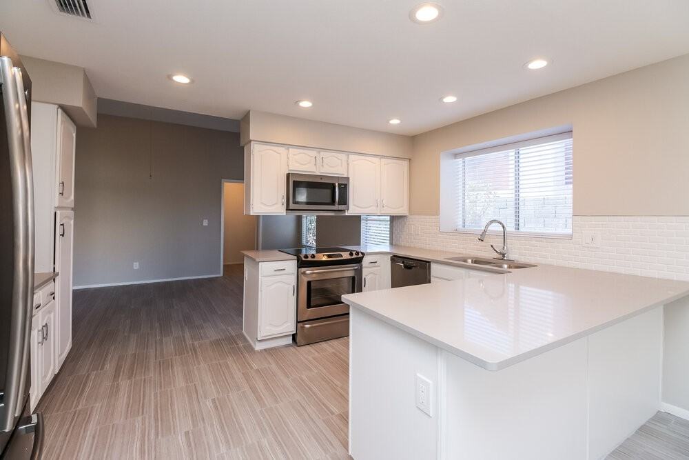 8014 W Aster Dr - Photo 7 of 15