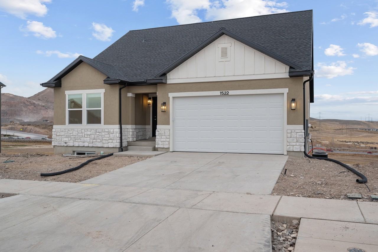 1522 W Russo Dr - Photo 2 of 40