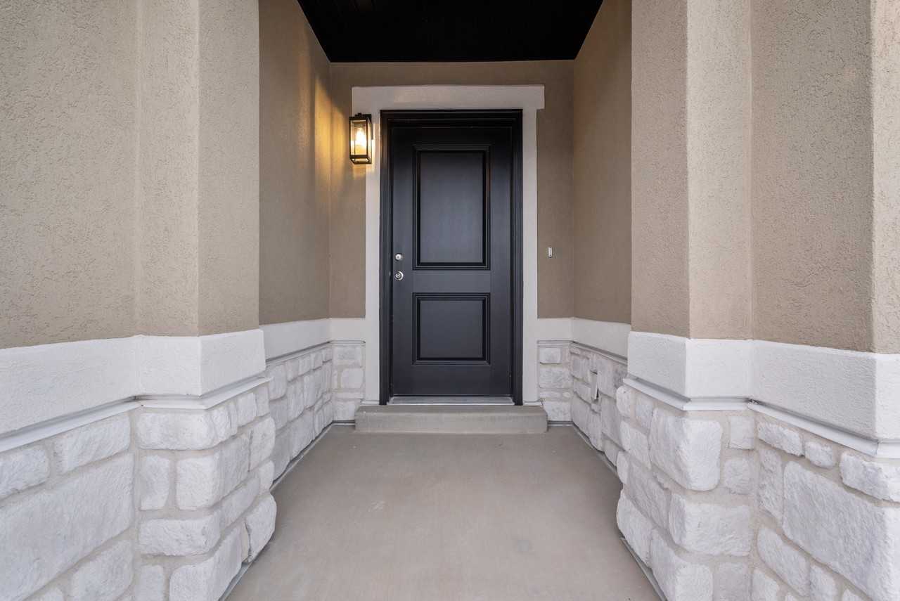 1522 W Russo Dr - Photo 3 of 40