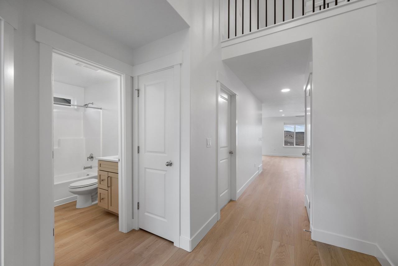 1522 W Russo Dr - Photo 5 of 40