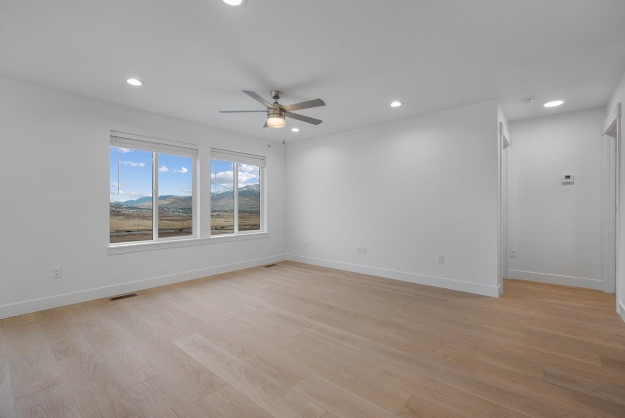 1522 W Russo Dr - Photo 7 of 40