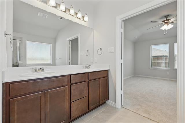 1321 Caulfield Pl - Photo 3 of 9