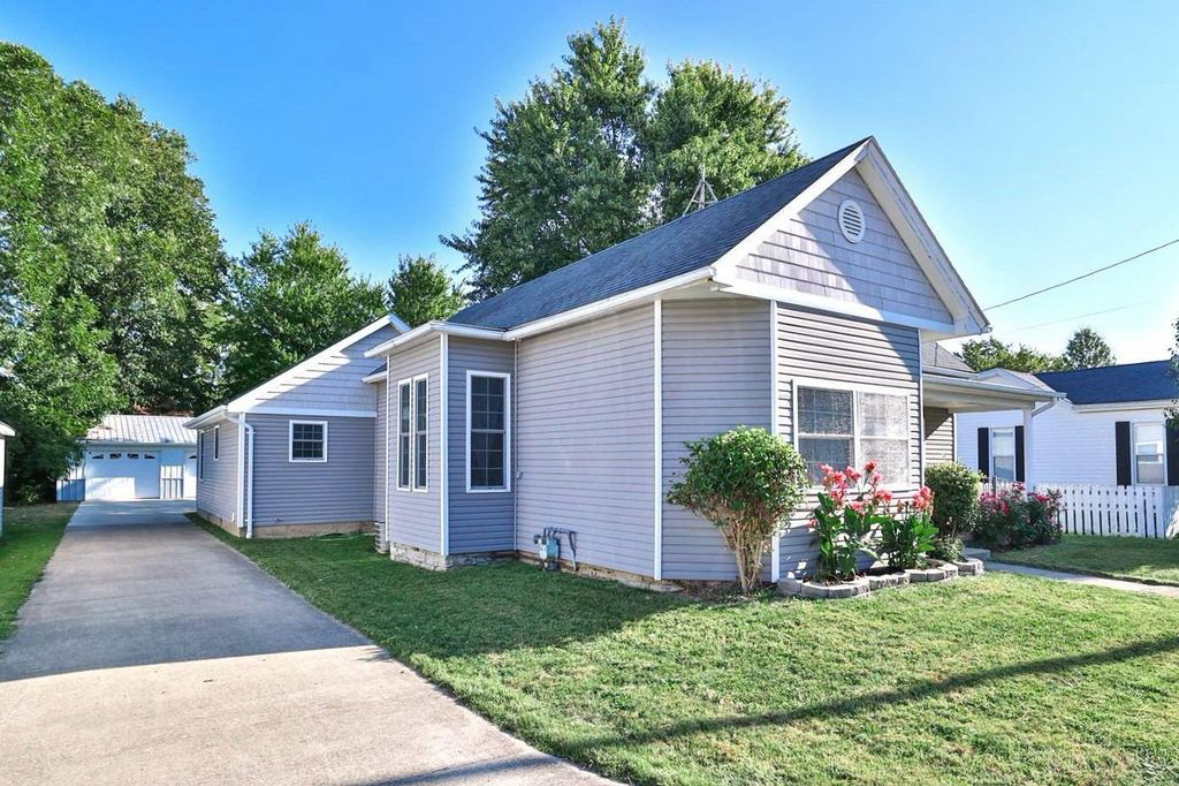 202 W North St #1 - Photo 2 of 16