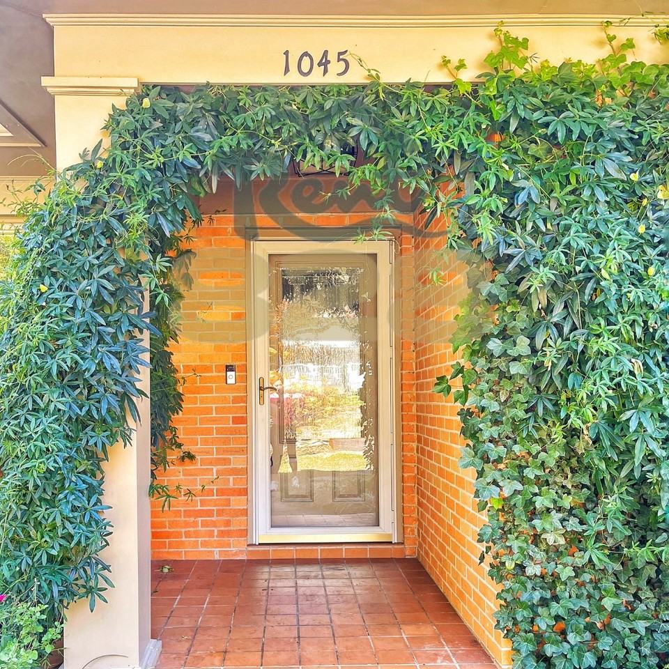 1045 Mountain View St #1 - Photo 3 of 17