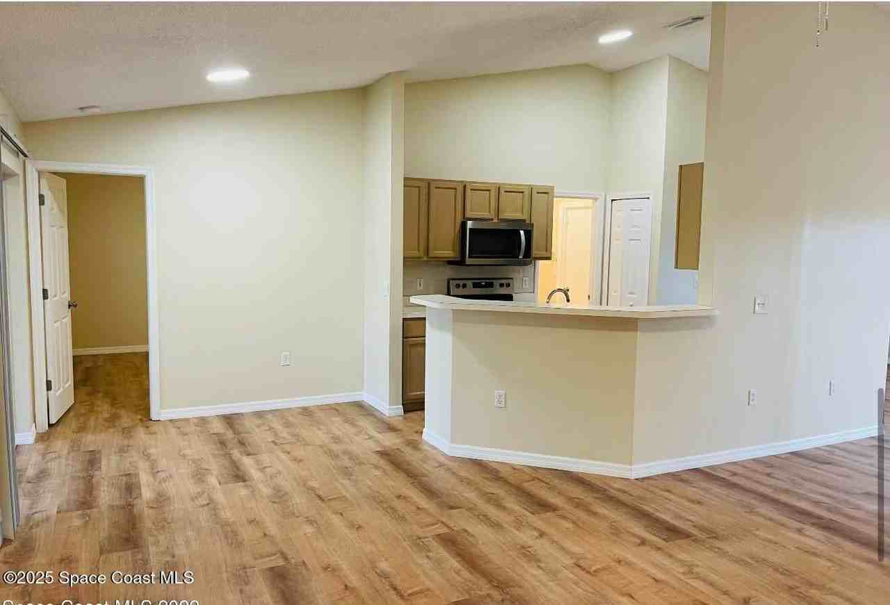 2117 Buescher Hill St #1 - Photo 2 of 10