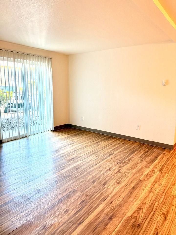 Eastway Circle Apartments - Photo 3 of 21