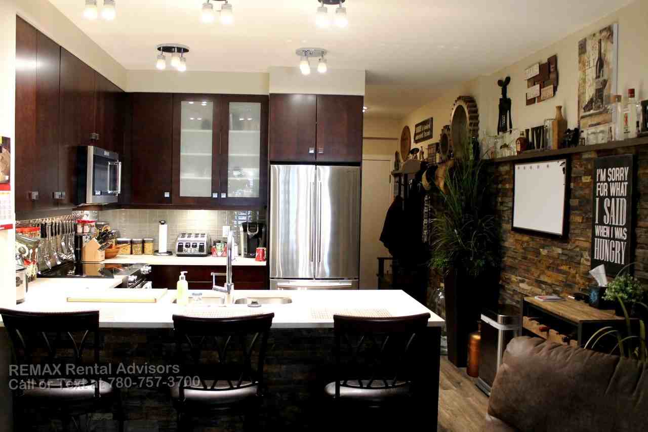 1720 10 St Sw - Photo 3 of 24