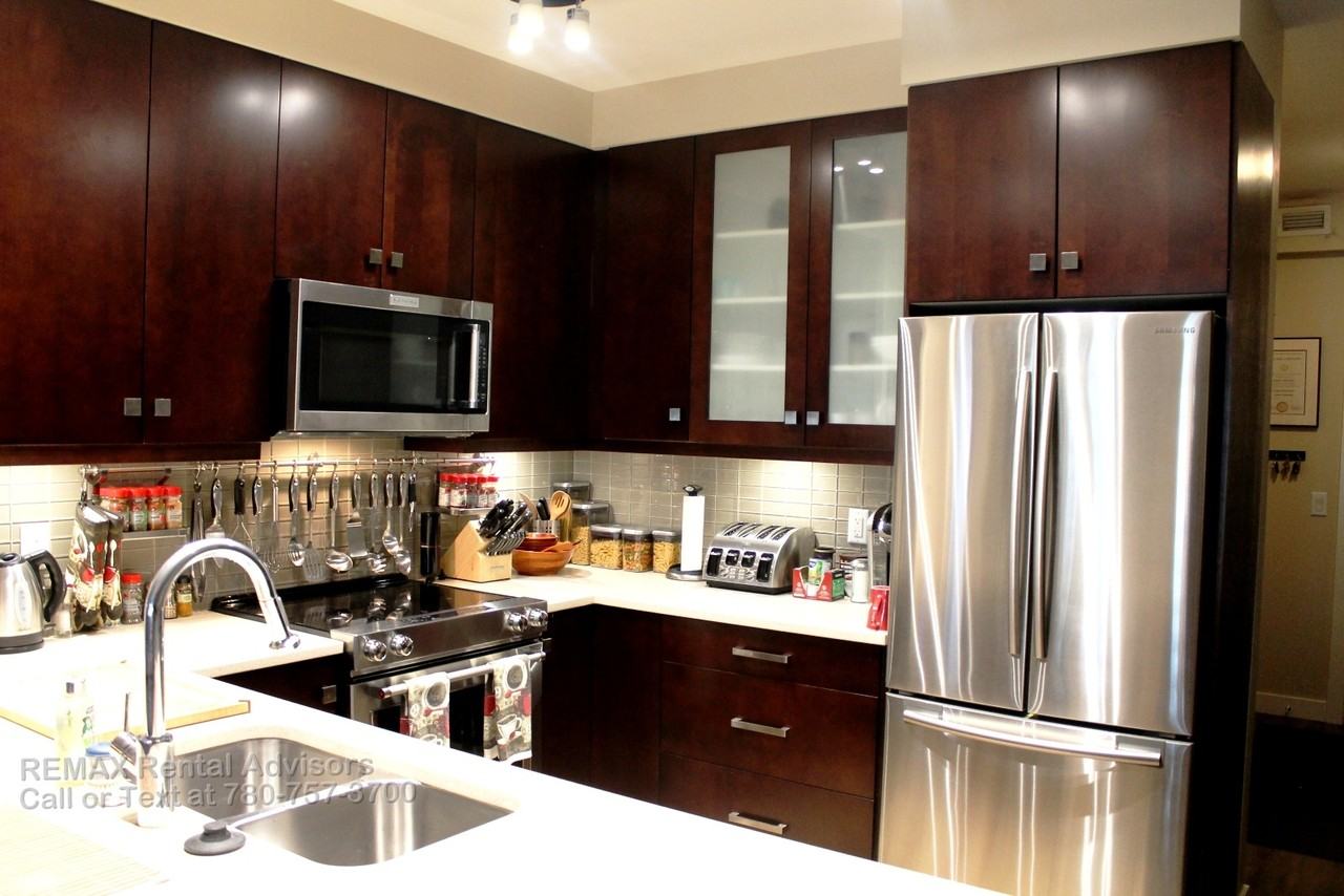 1720 10 St Sw - Photo 4 of 24