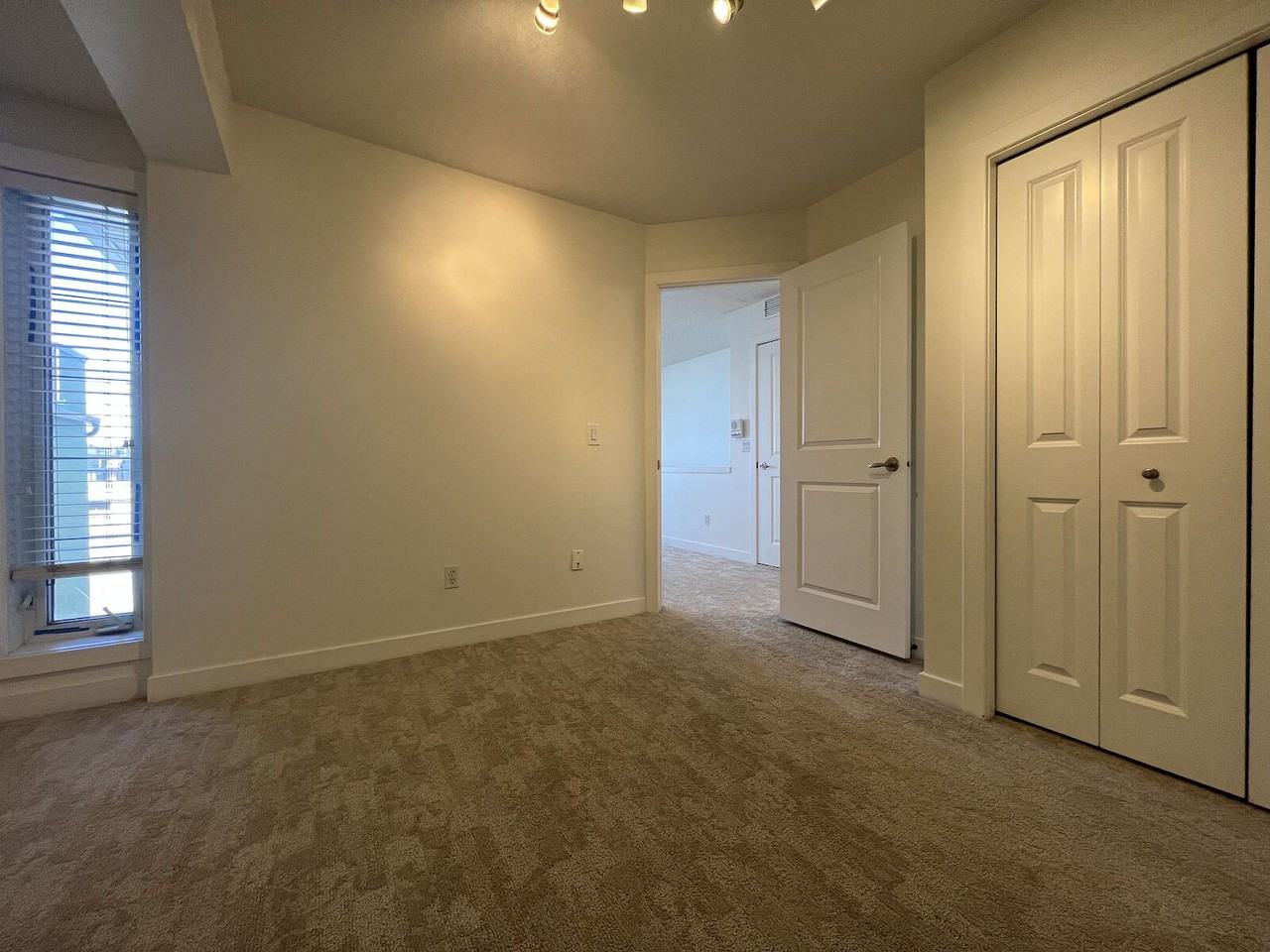 2222 Westmount Rd Nw - Photo 7 of 24