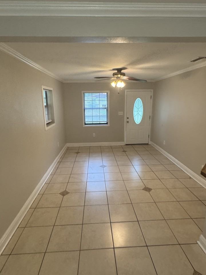 2802 Southwood Dr #1 - Photo 5 of 10