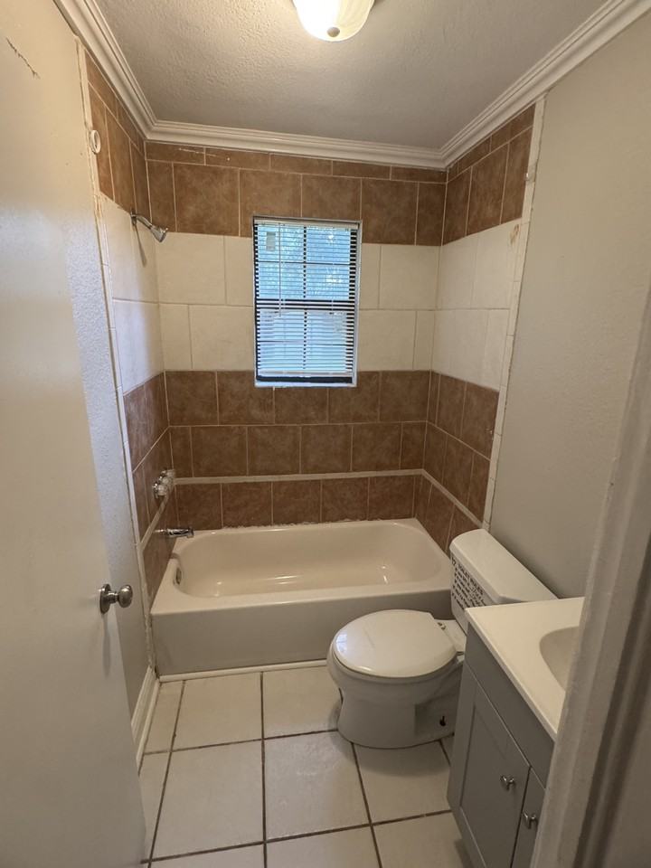 2802 Southwood Dr #1 - Photo 7 of 10