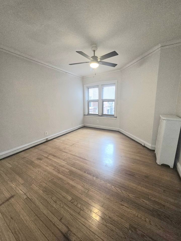 7711 N Sheridan Rd - Photo 2 of 9