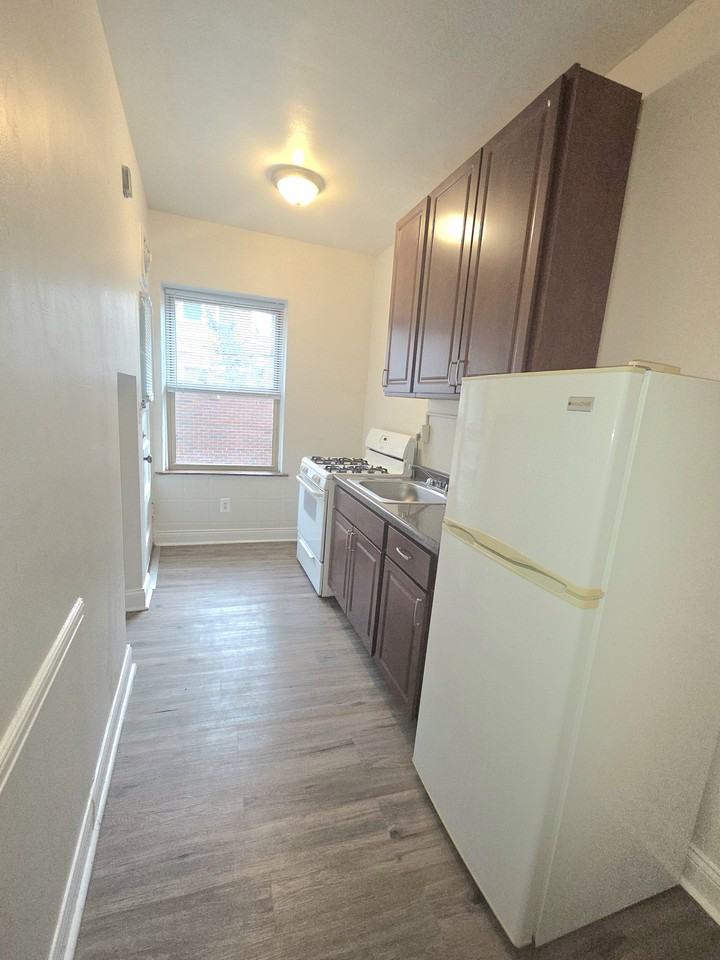 7711 N Sheridan Rd - Photo 3 of 9