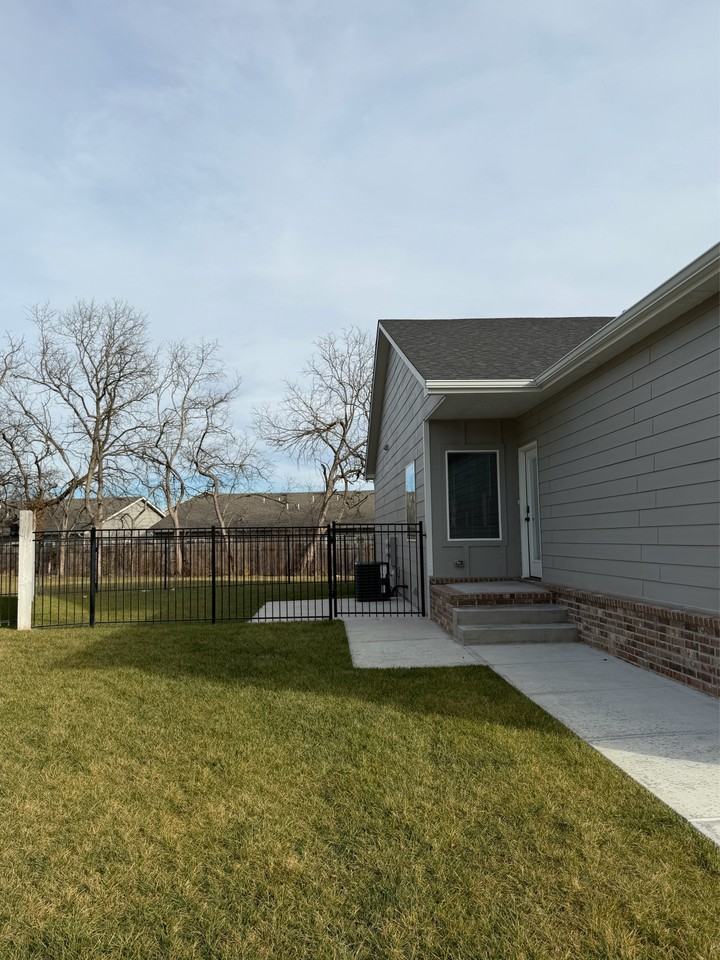 1146 N Joye St #1 - Photo 3 of 21