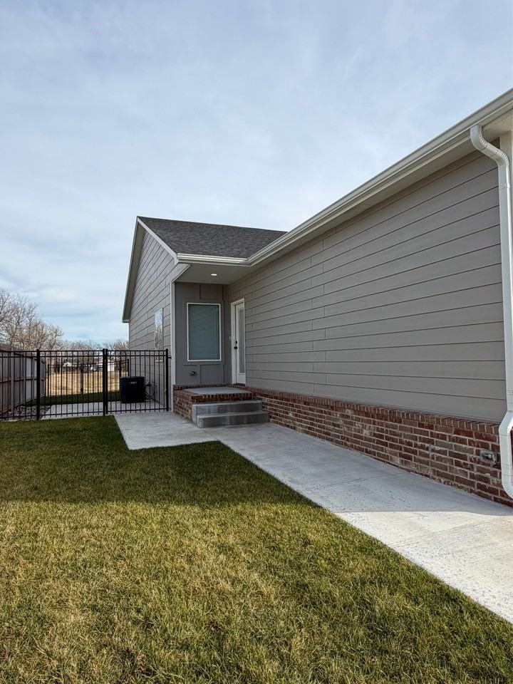 1128 N Joye St #1 - Photo 2 of 24