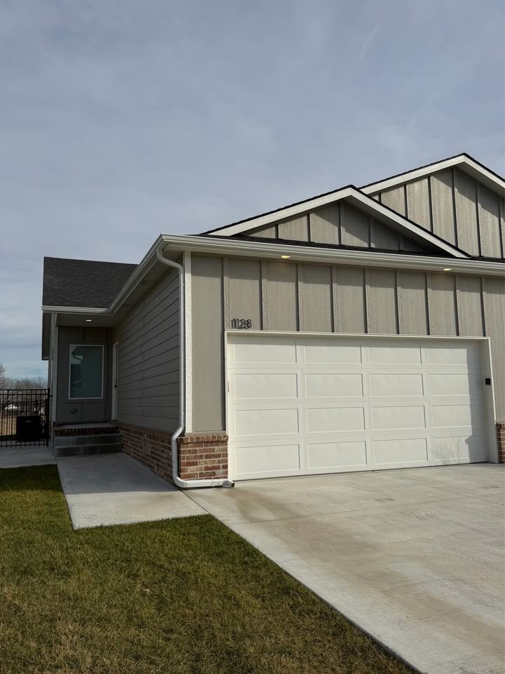 1128 N Joye St #1 - Photo 3 of 24