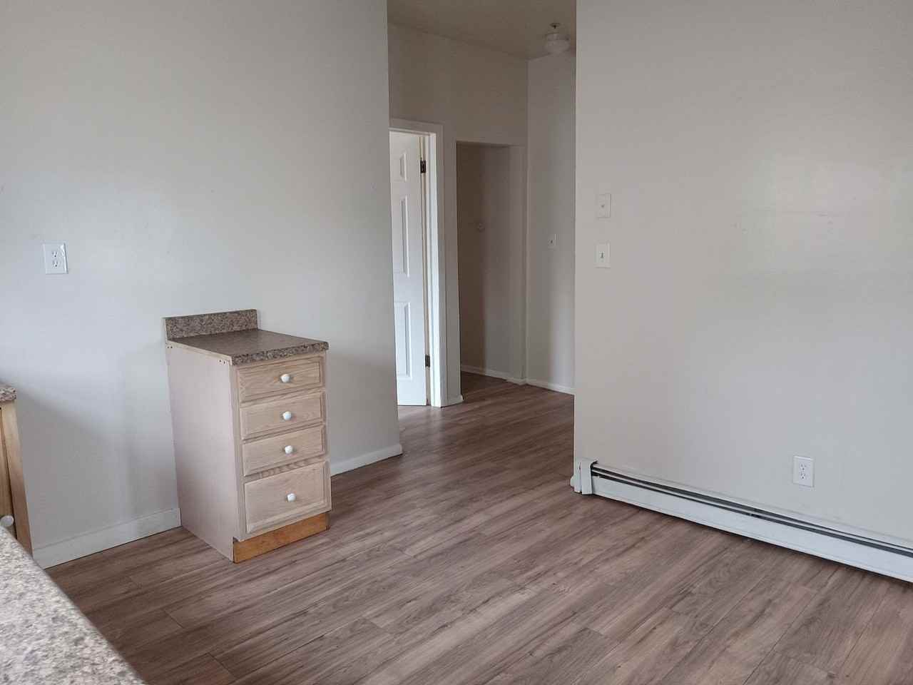 413-415 E Broad St - Photo 7 of 25