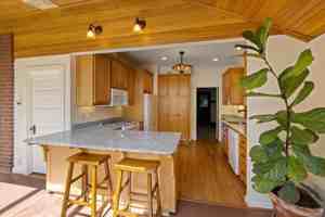 featured image of 924 E 9th Ave #1