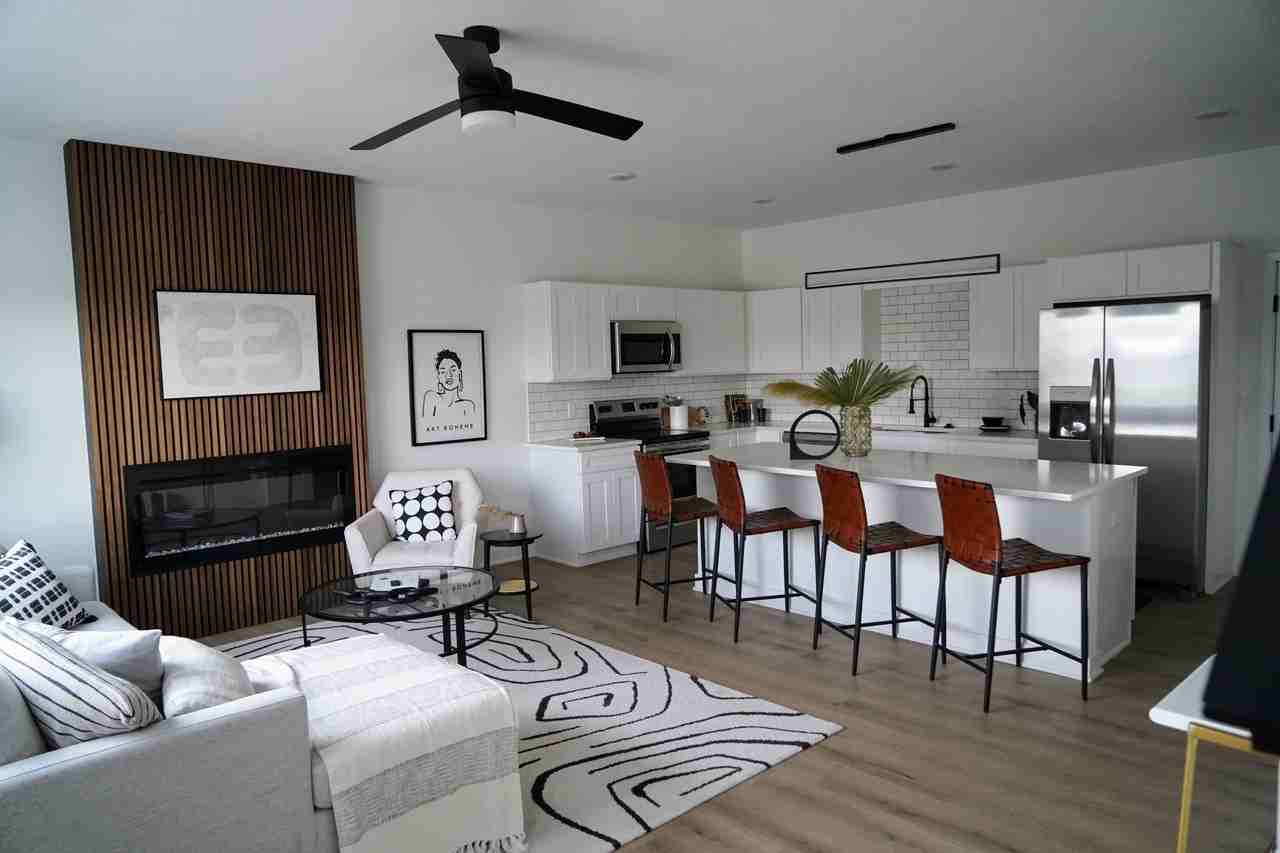 2404 Westover Blvd - Photo 4 of 23