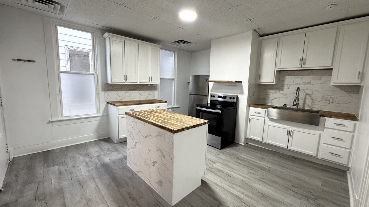 504 E Franklin St #A - Photo 2 of 8