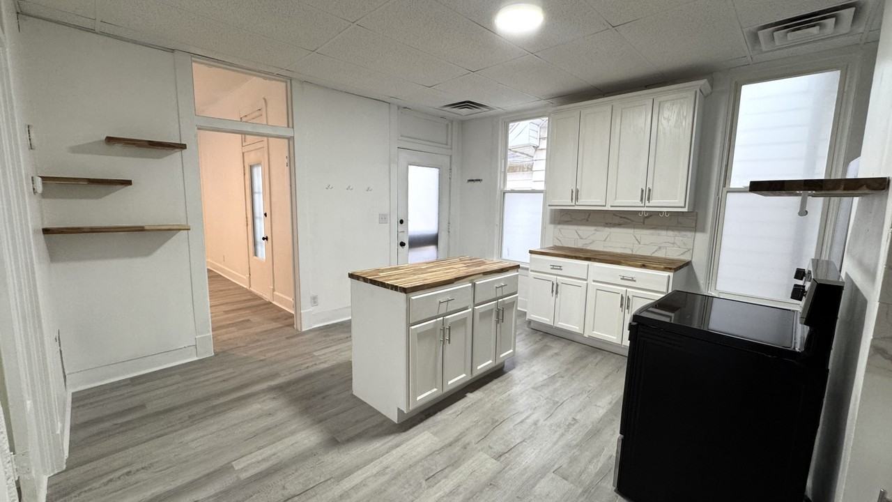 504 E Franklin St #A - Photo 3 of 8