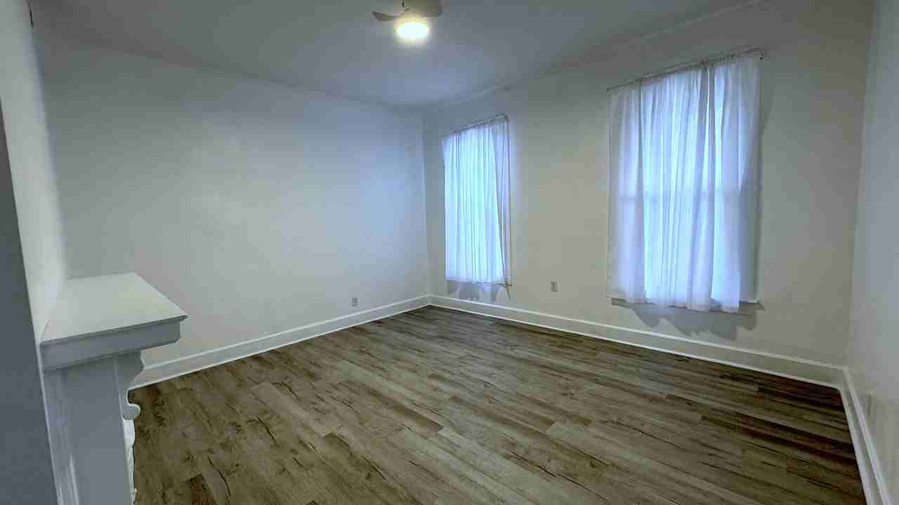 504 E Franklin St #A - Photo 4 of 8