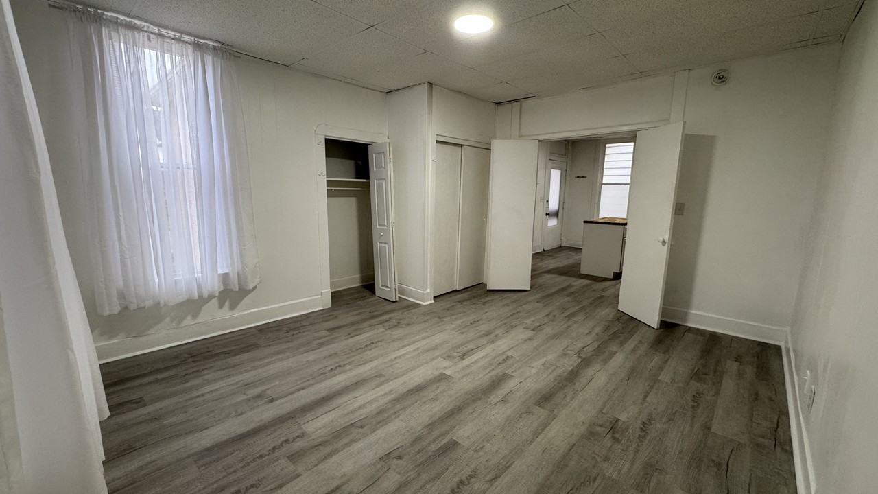 504 E Franklin St #A - Photo 7 of 8