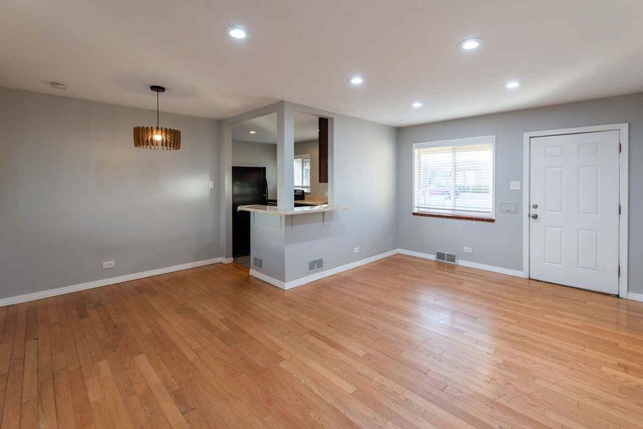 2130 Ames St - Photo 2 of 13