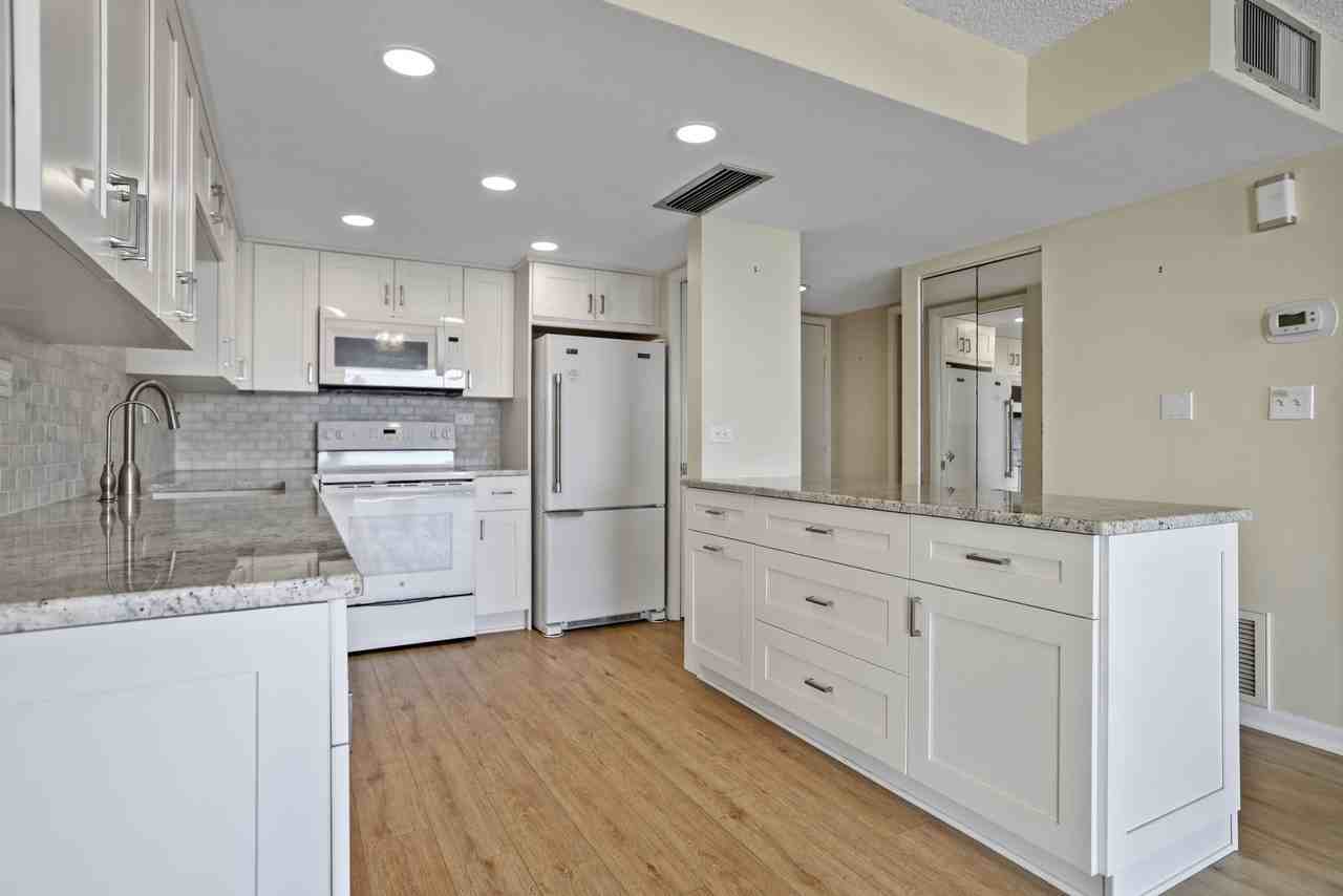 450 Treasure Island Cswy #1 - Photo 3 of 16