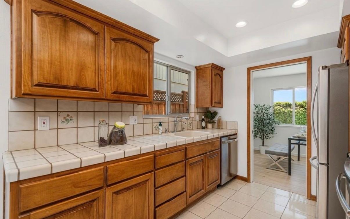 483 Ontario Dr #1 - Photo 3 of 38