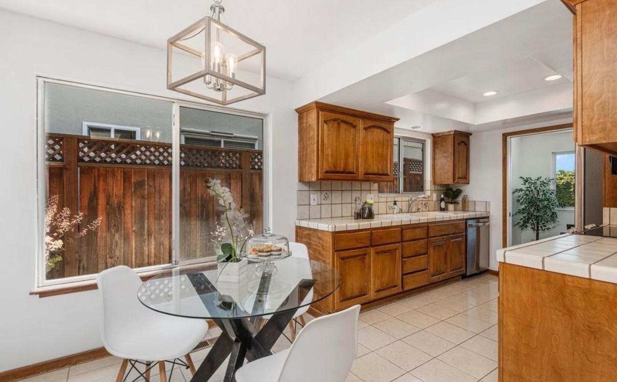 483 Ontario Dr #1 - Photo 7 of 38