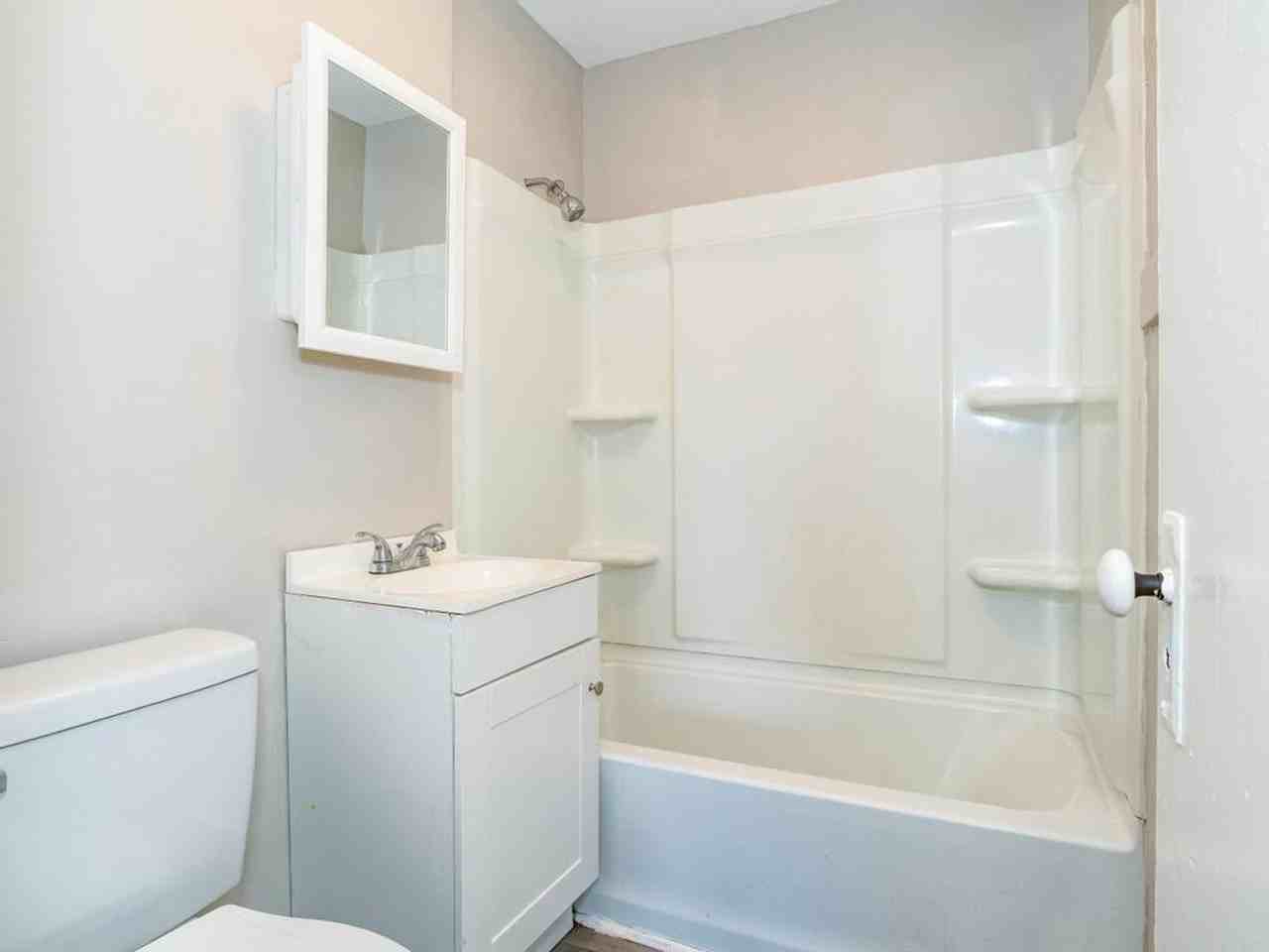 The Nineteen Forty Three - Photo 6 of 37